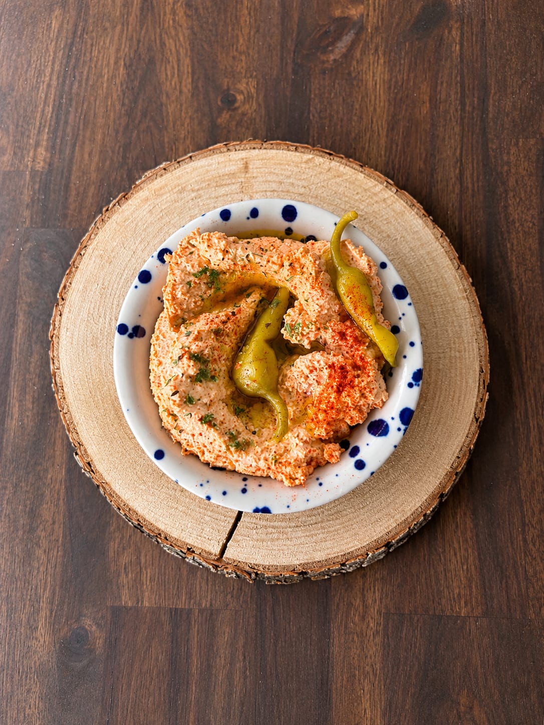 Dip-Schale auf einem Holzbrett - POPI, Berlin-Schöneberg